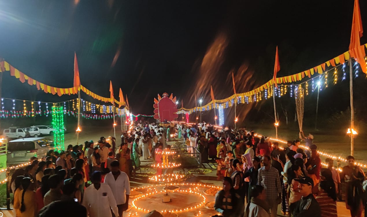 ಸೋಮವಾರಪೇಟೆ ತಾಲ್ಲೂಕಿನ ಮನೆಹಳ್ಳಿ ಶ್ರೀ ತಪೋಕ್ಷೇತ್ರದಲ್ಲಿ ಜಾತ್ರೋತ್ಸವದ ಸಂದರ್ಭ.