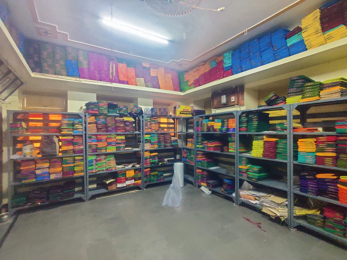 ಕಚ್ಚಾ ವಸ್ತುಗಳ ಬೆಲೆ ಹೆಚ್ಚಳ: ಮಾರಾಟವಾಗದೇ ಉಳಿದ 10 ಲಕ್ಷ ಸೀರೆ