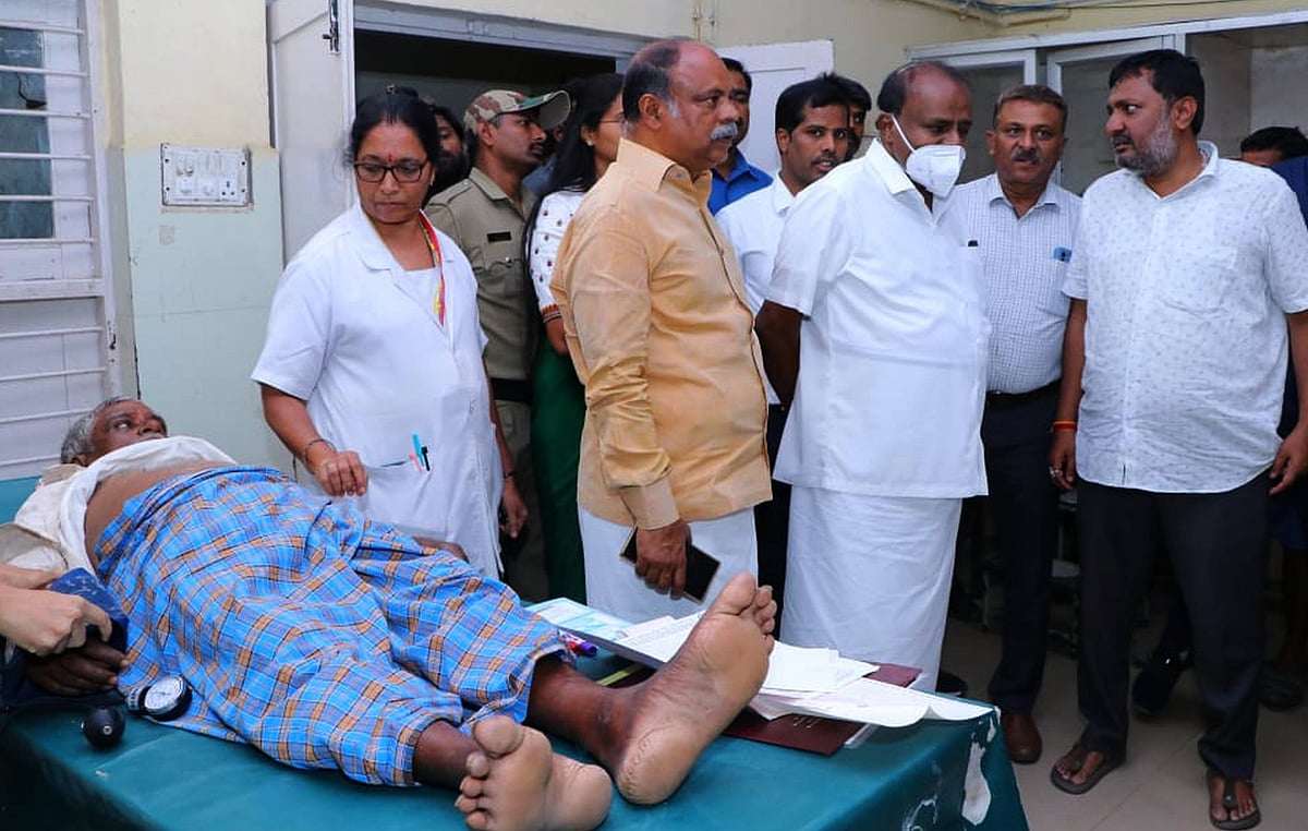 ಮಂಡ್ಯ ಮಿಮ್ಸ್‌ ಆಸ್ಪತ್ರೆಗೆ ಕೇಂದ್ರ ಸಚಿವ ಎಚ್.ಡಿ. ಕುಮಾರಸ್ವಾಮಿ ಭೇಟಿ