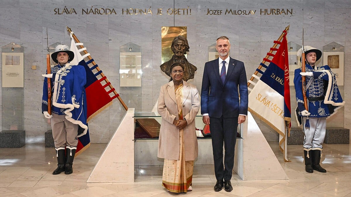 ರಾಷ್ಟ್ರಪತಿ ದ್ರೌಪದಿ ಮುರ್ಮುಗೆ ಗೌರವ ಡಾಕ್ಟರೇಟ್‌ ನೀಡಿದ ಸ್ಲೊವಾಕಿಯಾ ವಿವಿ