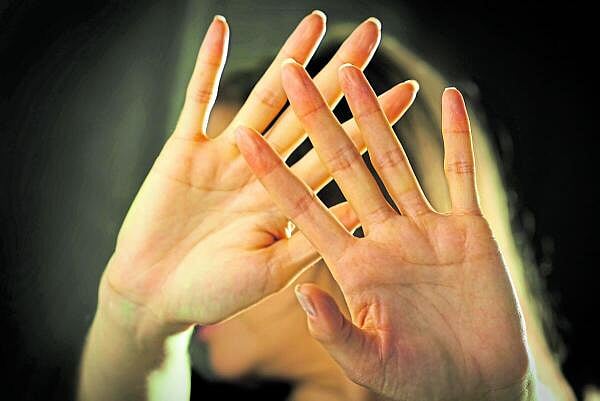 ಕೌಟುಂಬಿಕ ದೌರ್ಜನ್ಯ ಸಹಾಯಹಸ್ತ: ಹೊಡೆದರಷ್ಟೆ ದೌರ್ಜನ್ಯವೇ?