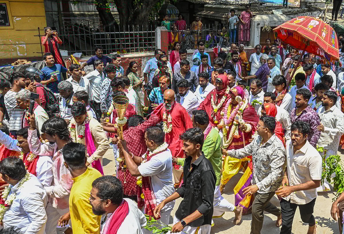 ಬೆಂಗಳೂರು: ನಗರದಲ್ಲಿ ಕರಗದ ಸಂಭ್ರಮ, ಸಡಗರ