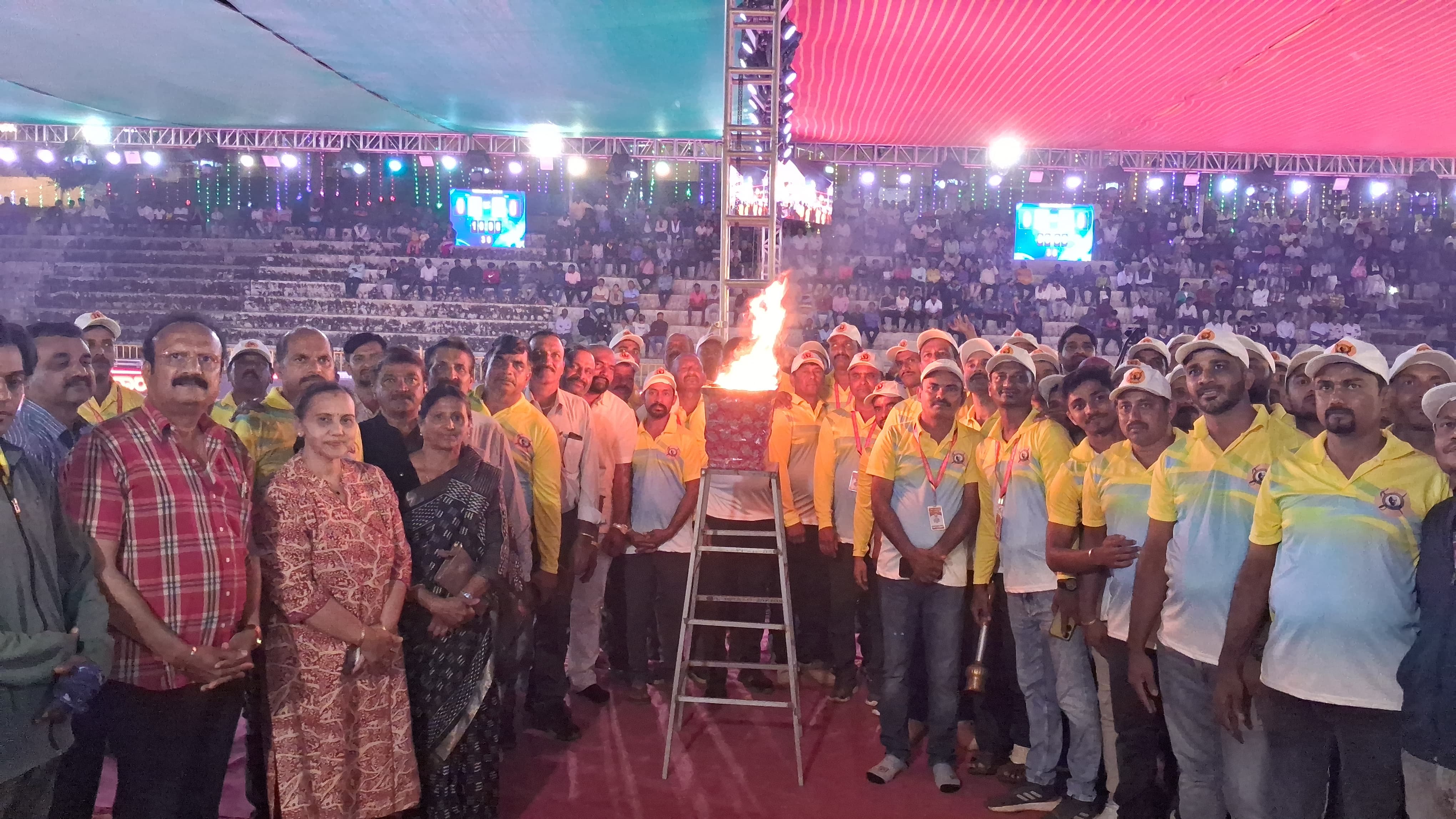 ಕ್ರೀಡಾಪಟು ಕೆ.ಎ.ಪ್ರಕಾಶ್ ಕ್ರೀಡಾ ಜ್ಯೋತಿ ಬೆಳಗಿಸಿದರು