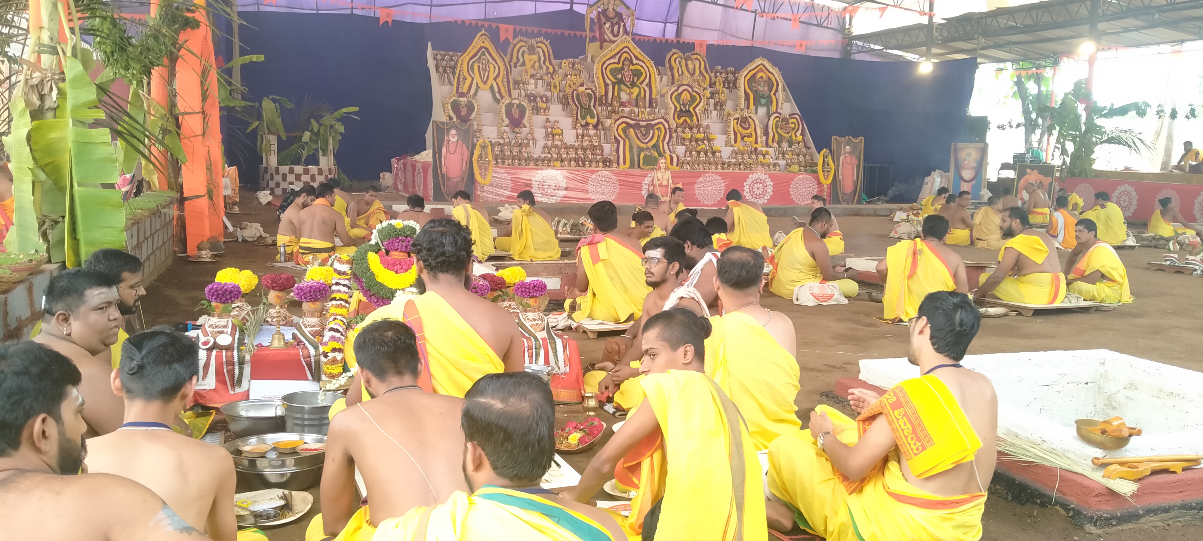 ತಡಸ ಸಮೀಪದ ಗಾಯತ್ರೀ ತಪೋ ವನದ ರಜತ್ ಮಹೋತ್ಸವದ ಋಗ್ವೇದ ಪಾರಾಯಣ ಚತುರ್ವೇದ ಪಾರಾಯಣ ಶತಚಂಡಿಪಾರಾಯಣ ಅರುಣ ಪ್ರಶ್ನ ಹವನ ಗಾಯತ್ರಿ ಹವನ ಮುಂತಾದ ಹವನಗಳು ನಡೆಯಿತು.
