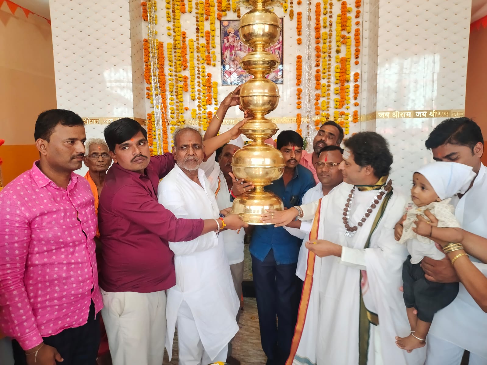 ಬೀದರ್‌ನ ಚಿದ್ರಿಯಲ್ಲಿ ಹನುಮನ ದೇವಸ್ಥಾನದ ಕಲಶಾರೋಹಣ ಕಾರ್ಯಕ್ರಮ ಶನಿವಾರ ನಡೆಯಿತು