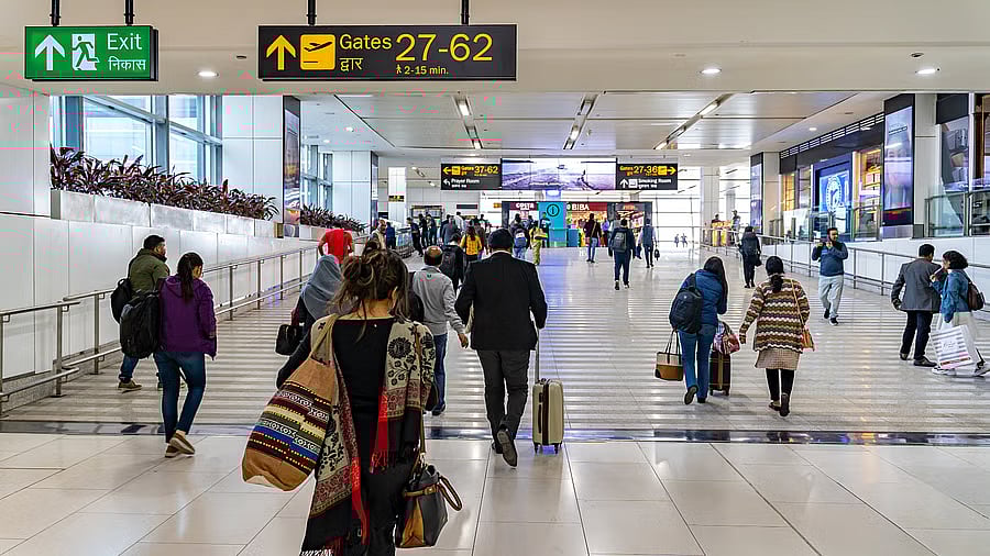 Delhi Airport | ಪ್ರತಿಕೂಲ ಹವಾಮಾನದಿಂದ ಸಂಚಾರ ದಟ್ಟಣೆ; 350 ವಿಮಾನಗಳು ವಿಳಂಬ