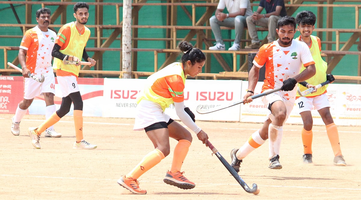 ಕೊಡವ ಕೌಟುಂಬಿಕ ಹಾಕಿ ಟೂರ್ನಿ: ಕೇಲೇಟಿರ, ಮತ್ರಂಡ ತಂಡಗಳಿಗೆ ರೋಚಕ ಜಯ