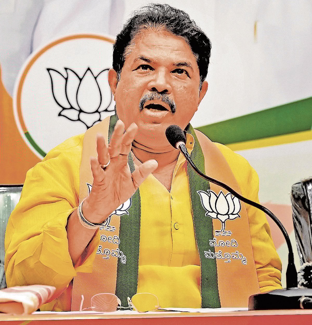 ಬಡವರ ಮನೆ ಹಂಚಿಕೆಯಲ್ಲಿ ₹2,100 ಕೋಟಿ‌ ಕಮಿಷನ್: ಕಾಂಗ್ರೆಸ್ ವಿರುದ್ಧ ಅಶೋಕ ಆರೋಪ