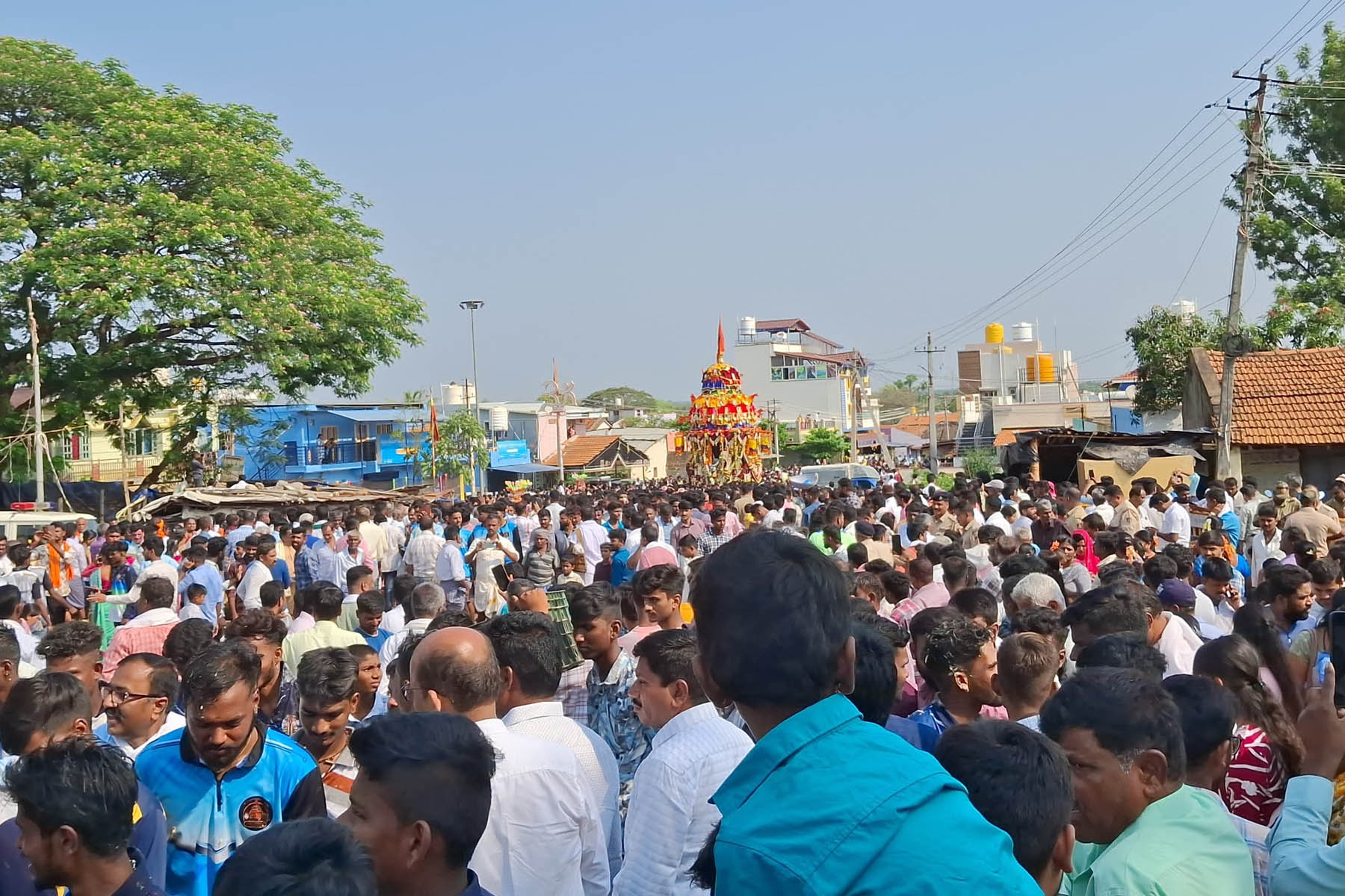 ಚನ್ನಗಿರಿ ತಾಲ್ಲೂಕು ದೇವರಹಳ್ಳಿ ಗ್ರಾಮದಲ್ಲಿ ಭಾನುವಾರ ಲಕ್ಷ್ಮೀರಂಗನಾಥ ಸ್ವಾಮಿ ದೊಡ್ಡ ರಥೋತ್ಸವ ಸಡಗರದಿಂದ ನಡೆಯಿತು.