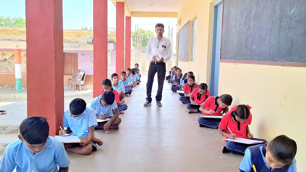 ವಿಮಾನಯಾನ ಪ್ರಯಾಣದ ಅವಕಾಶಕ್ಕೆ ಶಿಕ್ಷಕನಿಂದ ವಿದ್ಯಾರ್ಥಿಗಳಿಗೆ ಪ್ರವೇಶ ಪರೀಕ್ಷೆ!