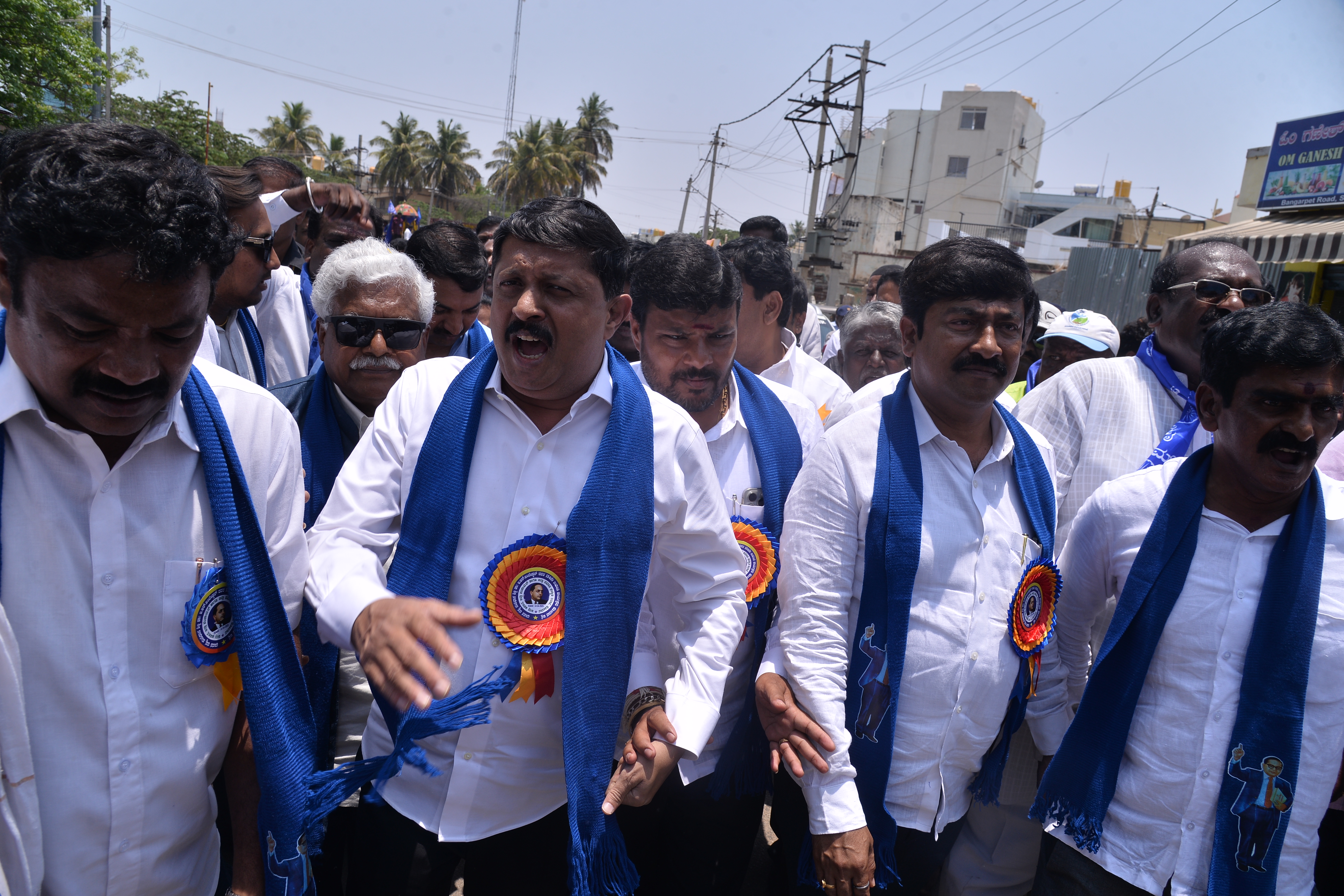 ಸಚಿವ ಬೈರತಿ ಸುರೇಶ್‌ ಮೆರವಣಿಗೆಗೆ ಚಾಲನೆ ನೀಡಿ ಅಂಬೇಡ್ಕರ್‌ ಅವರಿಗೆ ಜೈಕಾರ ಹಾಕಿದರು