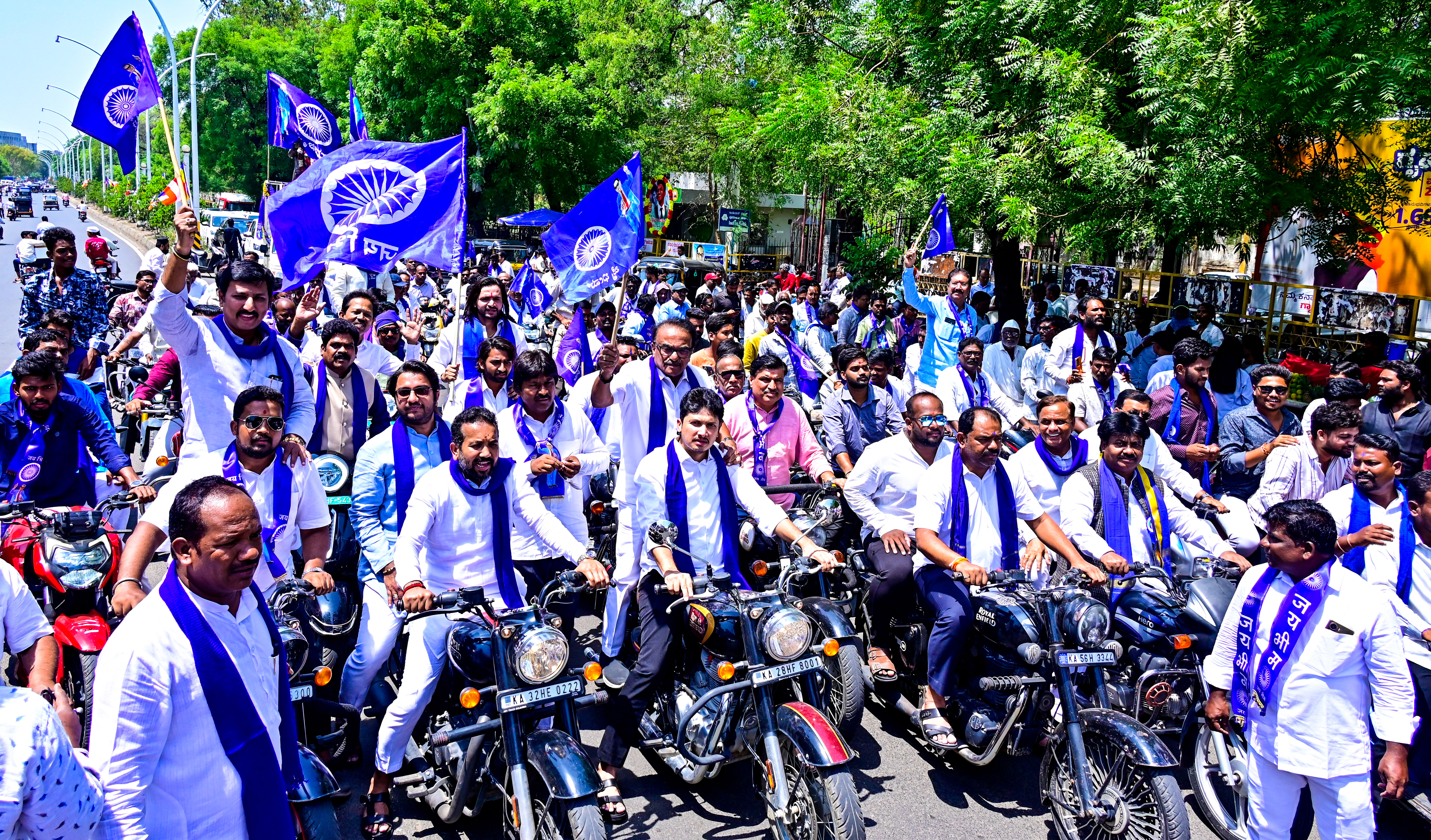 ಕಲಬುರಗಿಯಲ್ಲಿ ಸೋಮವಾರ ಅಂಬೇಡ್ಕರ್ ಜಯಂತಿ ಅಂಗವಾಗಿ ಬಿಜೆಪಿ ಮುಖಂಡರು ಹಾಗೂ ಕಾರ್ಯಕರ್ತರು ಬೈಕ್‌ ಜಾಥಾ ನಡೆಸಿದರು  ಪ್ರಜಾವಾಣಿ ಚಿತ್ರ