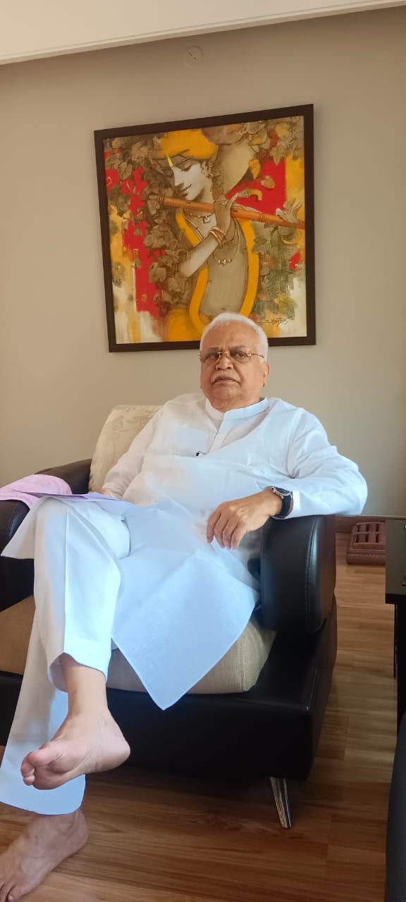 ಹಳಿಯಾಳದಲ್ಲಿ ಶಾಸಕ ಆರ್ ವಿ ದೇಶಪಾಂಡೆ ಮಾಧ್ಯಮ ರೊಂದಿಗೆ ಮಾತನಾಡಿದರು. 