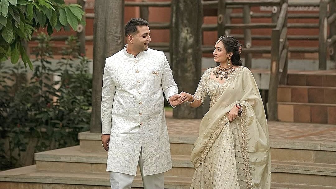 ‘ಅಗ್ನಿಸಾಕ್ಷಿ’  ಖ್ಯಾತಿಯ ನಟಿ ವೈಷ್ಣವಿ ಗೌಡ ನಿಶ್ಚಿತಾರ್ಥದ ಸುಂದರ ಕ್ಷಣಗಳು...