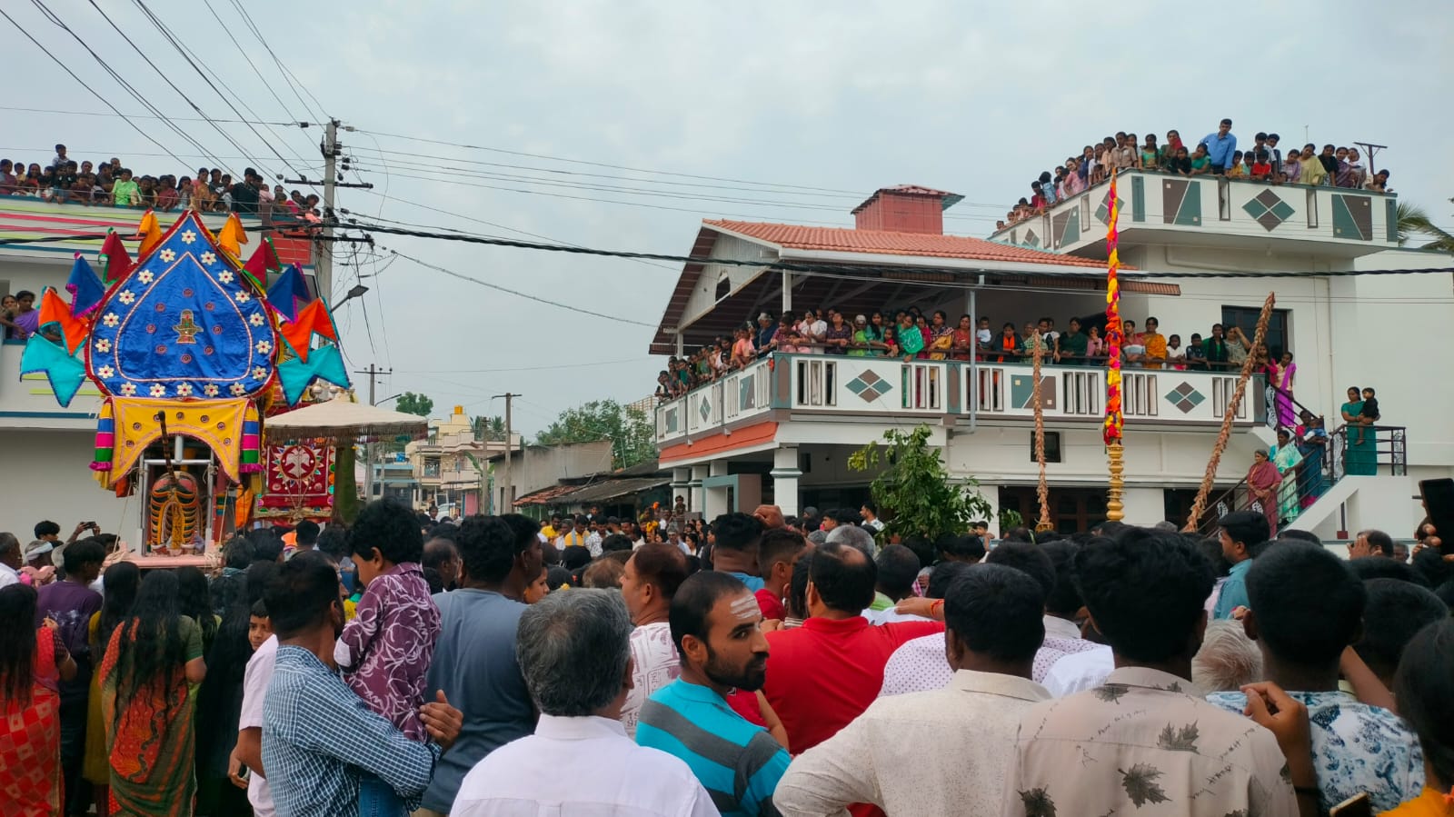 ಕೊಂಡೋತ್ಸವದಲ್ಲಿ ನೆರೆದಿದ್ದ ಜನಸ್ತೋಮ 