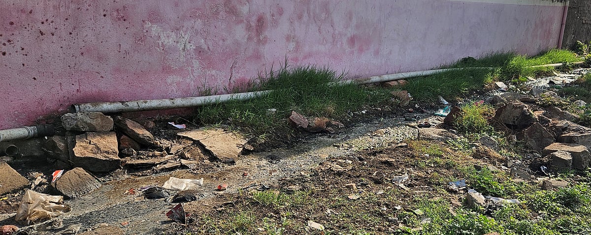 ಮಹಾಲಿಂಗಪುರ | ತ್ಯಾಜ್ಯ ತುಂಬಿದ ಚರಂಡಿ; ಸಾಂಕ್ರಾಮಿಕ ರೋಗ ಭೀತಿ