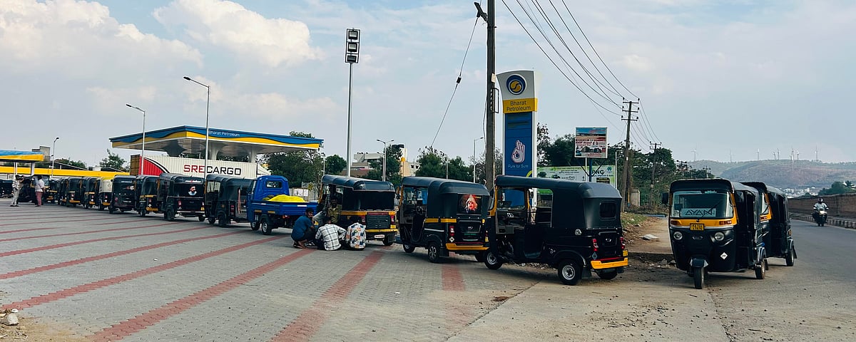 ಚಿತ್ರದುರ್ಗ: ಸಿಎನ್‌ಜಿ ಸಿಗದೇ ವಾಹನ ಚಾಲಕರ ಪರದಾಟ