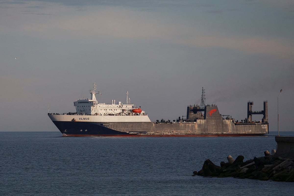 ಕಡಲ್ಗಳ್ಳರು ಅಪಹರಿಸಿದ್ದ ಹಡಗಿನಲ್ಲಿದ್ದ 10 ಮಂದಿಯ ಬಿಡುಗಡೆ 