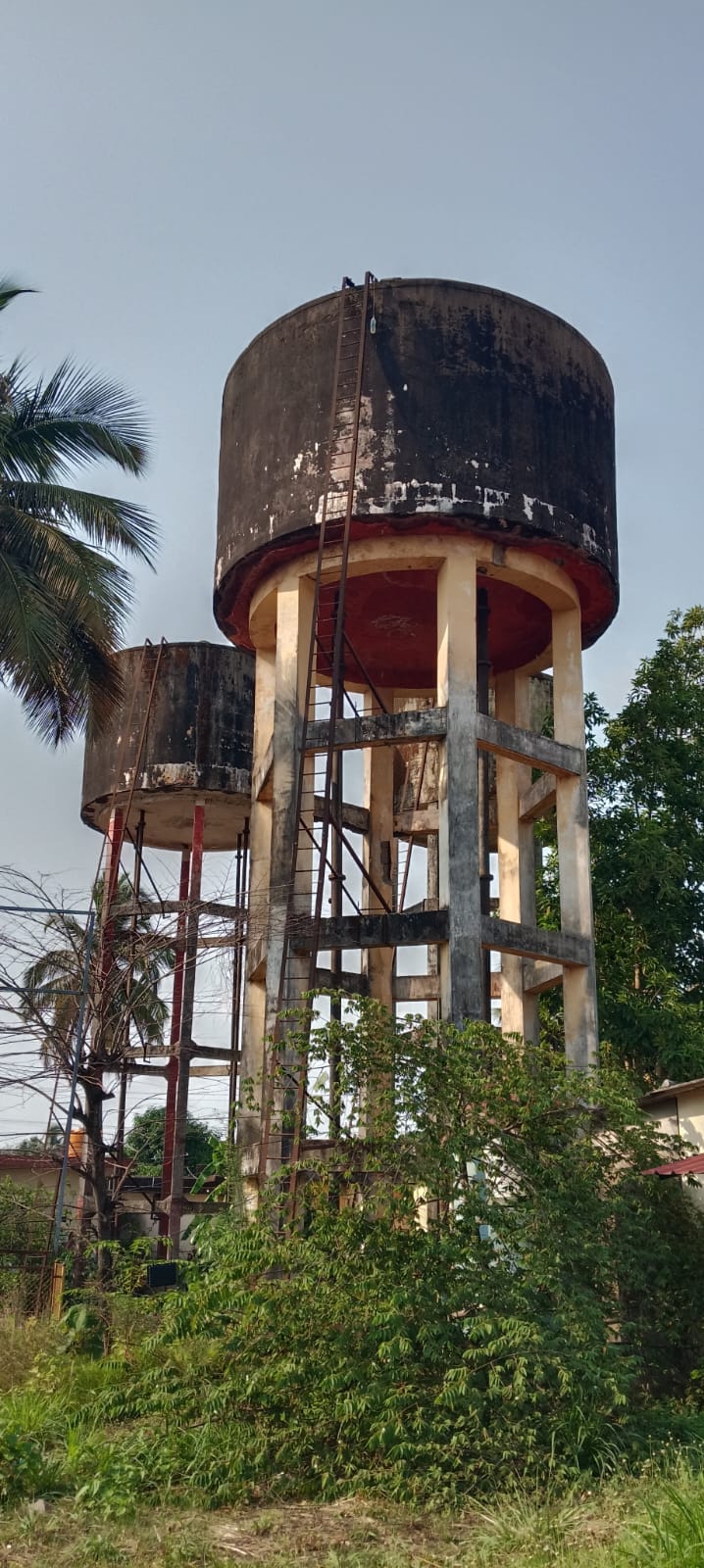 ಕೋಟೆ ಗ್ರಾಮ ಪಂಚಾಯಿತಿ ಪಕ್ಕದಲ್ಲೇ ನಿರ್ಮಾಣಗೊಂಡಿರುವ ೩ ಬೃಹತ್ ನೀರಿನ ಟ್ಯಾಂಕ್ ಗಳಲ್ಲಿ ೧ ಮಾತ್ರ ಕಾರ್ಯ ನಿರ್ವಹಿಸುತ್ತಿದೆ.