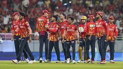 2009ರಲ್ಲಿ ಡರ್ಬನ್‌ನಲ್ಲಿ ನಡೆದ ಪಂದ್ಯಲ್ಲಿ ಪಂಜಾಬ್‌ ಕಿಂಗ್ಸ್‌ 3 ರನ್‌ ಅಂತರದ ಜಯ ಸಾಧಿಸಿತ್ತು. ಆ ಪಂದ್ಯದಲ್ಲಿ ಮೊದಲು ಬ್ಯಾಟಿಂಗ್‌ ಮಾಡಿದ್ದ ಕಿಂಗ್ಸ್‌ 8 ವಿಕೆಟ್‌ಗೆ 119 ರನ್‌ ಗಳಿಸಿದರೆ, ಮುಂಬೈ ಇಂಡಿಯನ್ಸ್‌ 7 ವಿಕೆಟ್‌ಗೆ 116 ರನ್‌ ಗಳಿಸಿ ಹೋರಾಟ ಮುಗಿಸಿತ್ತು.