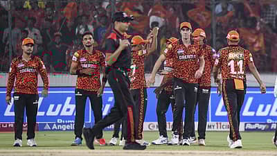 ಸನ್‌ರೈಸರ್ಸ್‌ ಹೈದರಾಬಾದ್‌ ತಂಡವು, 2018ರಲ್ಲಿ ಮುಂಬೈನಲ್ಲಿ ಆತಿಥೇಯ ಮುಂಬೈ ಇಂಡಿಯನ್ಸ್‌ ವಿರುದ್ಧದ ಪಂದ್ಯದಲ್ಲಿ 118 ರನ್‌ ಗಳಿಸಿ ಆಲೌಟ್‌ ಆಗಿತ್ತು. ಆದಾಗ್ಯೂ, ಎದುರಾಳಿಯನ್ನು 87 ರನ್‌ ಗಳಿಗೆ ಕಟ್ಟಿಹಾಕಿ ಜಯ ಸಾಧಿಸಿತ್ತು.