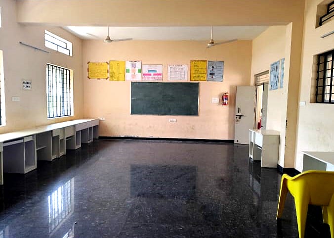 ಮೊಳಕಾಲ್ಮುರು: ವಸತಿ ಶಾಲೆ ವಿದ್ಯಾರ್ಥಿಗಳಿಗಿಲ್ಲ‘ಕಂಪ್ಯೂಟರ್‌ ಭಾಗ್ಯ’