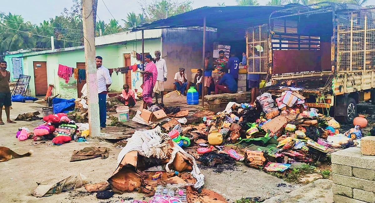 ಮಂಡ್ಯ: ಬೀದಿಬದಿ ವ್ಯಾಪಾರಿಯ ವಾಹನಕ್ಕೆ ಕಿಡಿಗೇಡಿಗಳಿಂದ ಬೆಂಕಿ: ₹7 ಲಕ್ಷ ನಷ್ಟ
