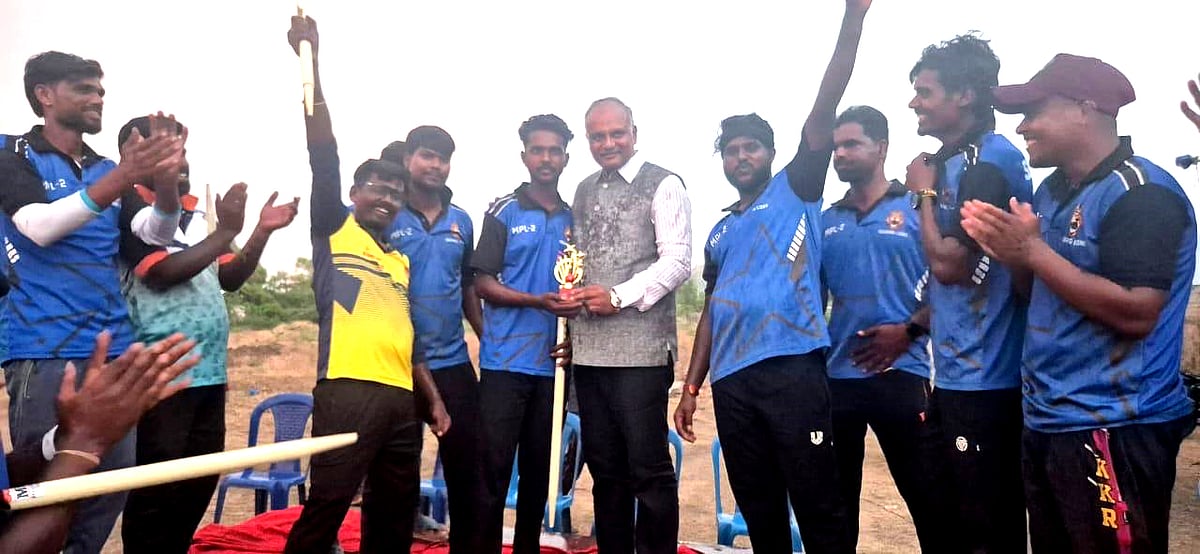 ಮೊಳಕಾಲ್ಮುರು | ಕ್ರಿಕೆಟ್‌ ಟೂರ್ನಿ: ರಾಯಲ್‌ ರೇಂಜರ್ಸ್‌ ತಂಡ ಪ್ರಥಮ