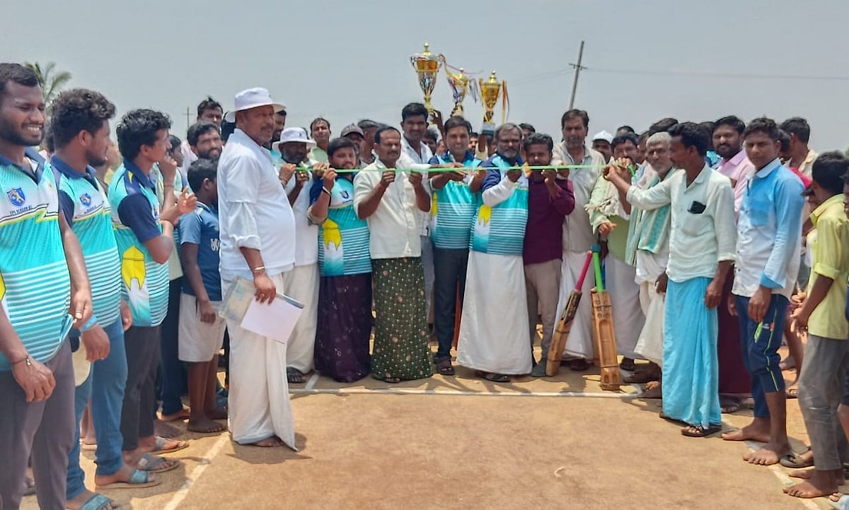 ಅಳವಂಡಿ: ತಿಗರಿ ಪ್ರೀಮಿಯರ್ ಲೀಗ್ ಕ್ರಿಕೆಟ್ ಟೂರ್ನಿಗೆ ಚಾಲನೆ