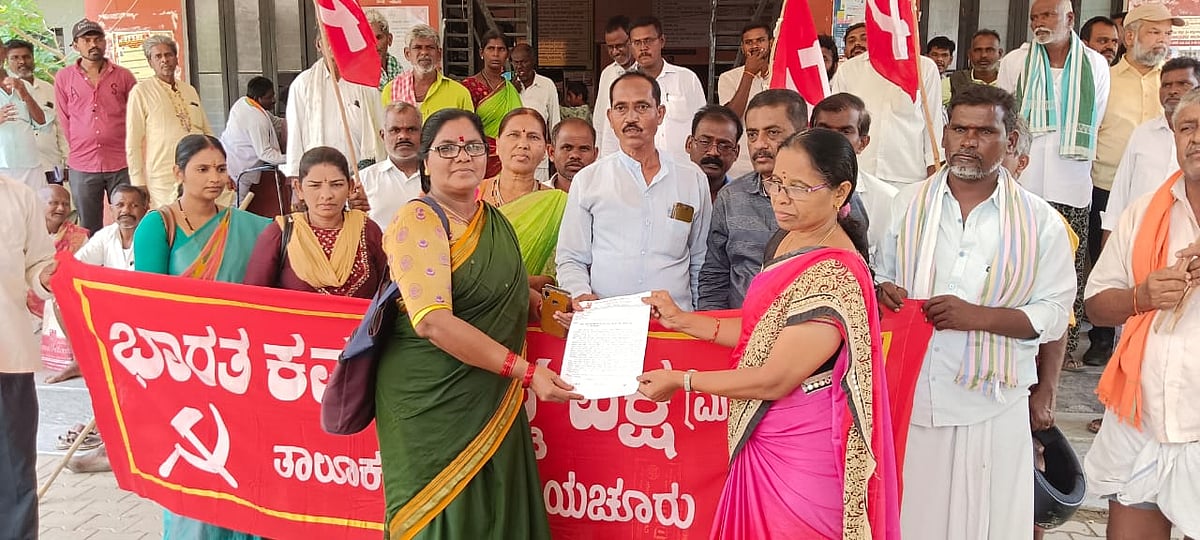 ರಾಯಚೂರು: ಬೆಲೆ ಏರಿಕೆ, ವಕ್ಫ್ ಕಾಯ್ದೆ ವಿರೋಧಿಸಿ ಪ್ರತಿಭಟನೆ