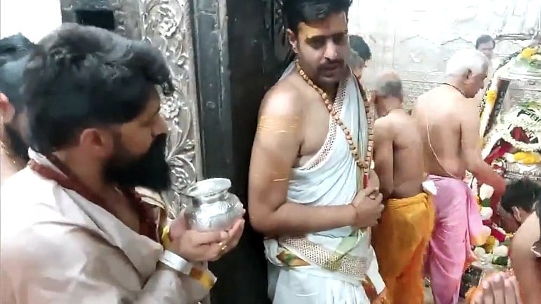 ಉಜ್ಜಯಿನಿ ಮಹಾಕಾಳೇಶ್ವರ ದೇಗುಲಕ್ಕೆ ಭೇಟಿ ನೀಡಿ ಪೂಜೆ ಸಲ್ಲಿಸಿದ ನಟ ಯಶ್‌