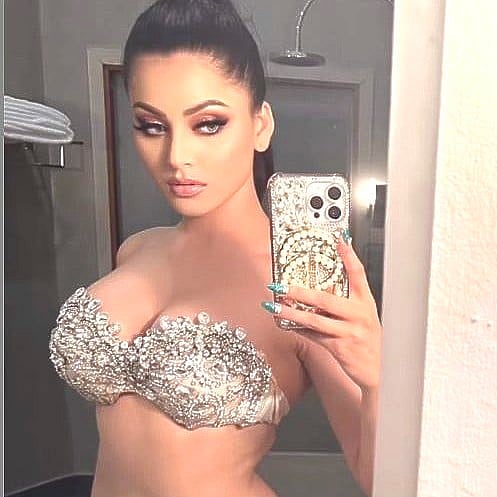 'ನನ್ನ ಹೆಸರಿನ ದೇವಾಲಯ ಇದೆ' ಎಂದು ವಿವಾದ ಮೈಮೇಲೆಳೆದುಕೊಂಡ ನಟಿ ಊರ್ವಶಿ ರೌಟೆಲಾ