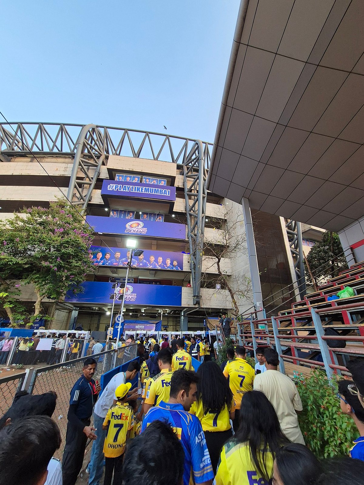 IPL: ಮುಂಬೈ ಇಂಡಿಯನ್ಸ್–ಎಸ್‌ಆರ್‌ಎಚ್ ಪಂದ್ಯದ ವೇಳೆ ಐಫೋನ್ ಕಳೆದುಕೊಂಡ ಜಡ್ಜ್