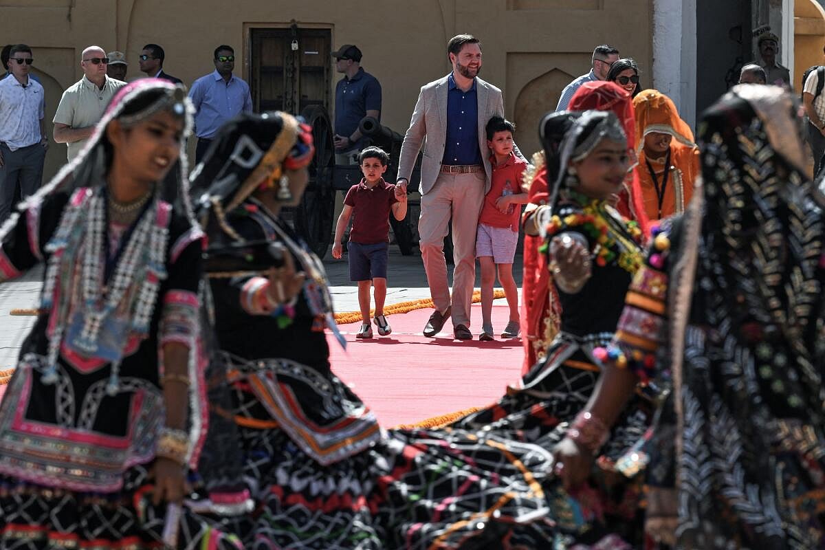 ಅಮೆರಿಕ ಉಪಾಧ್ಯಕ್ಷ ಜೆ.ಡಿ. ವ್ಯಾನ್ಸ್ ಕುಟುಂಬ ಸಮೇತ ಜೈಪುರದ ಅಂಬರ್ ಕೋಟೆಗೆ ಭೇಟಿ