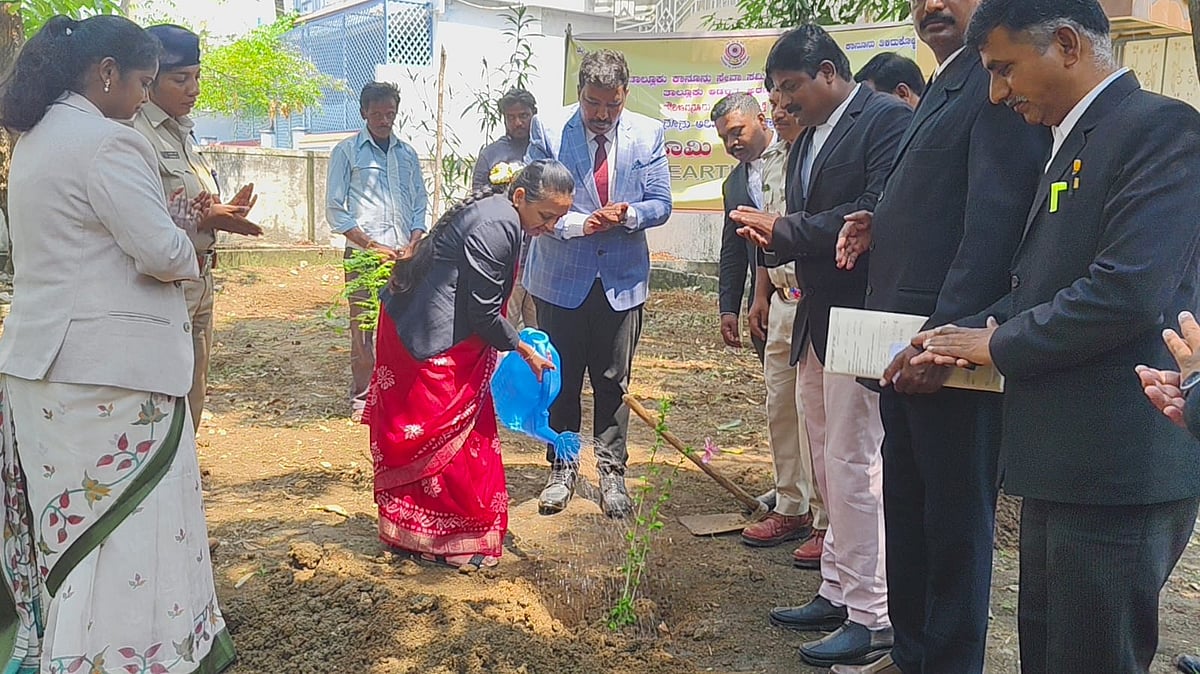 ಗೌರಿಬಿದನೂರು: ನ್ಯಾಯಾಲಯದಲ್ಲಿ ಭೂಮಿ ದಿನಾಚರಣೆ