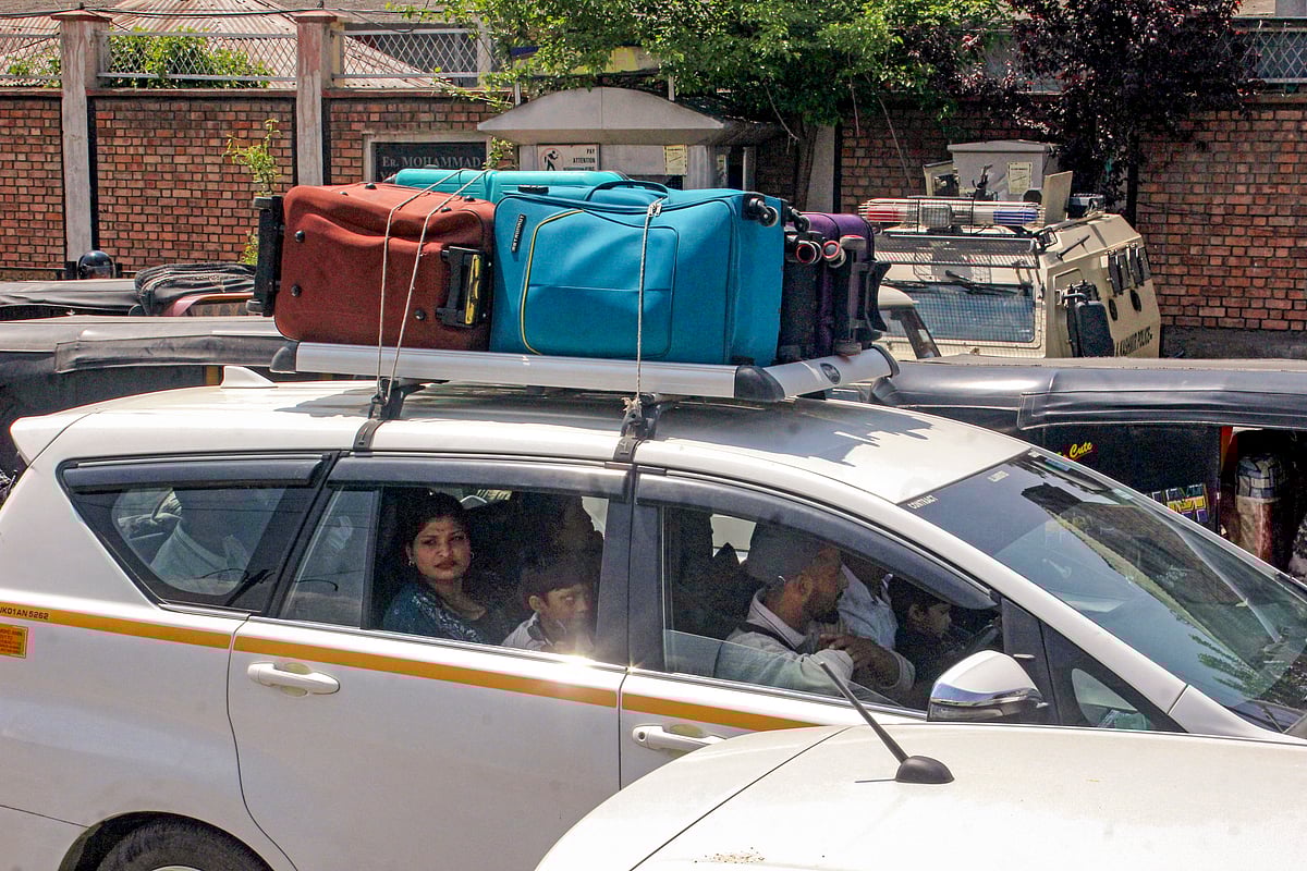 Pahalgam Attack | ಕಾಶ್ಮೀರ ತೊರೆಯುತ್ತಿರುವ ಪ್ರವಾಸಿಗರು