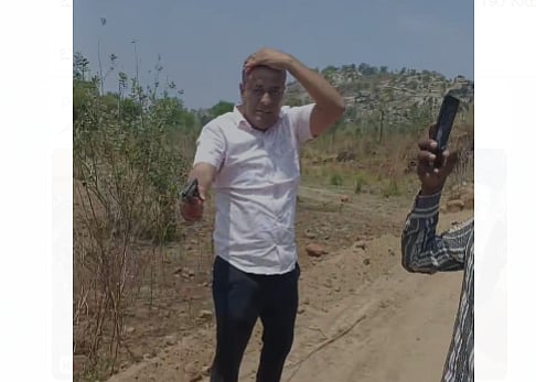 ಚಿಕ್ಕಬಳ್ಳಾಪುರ: ದಾರಿ ವಿಚಾರವಾಗಿ ಗಲಾಟೆ; ರೈತನ ಮೇಲೆ ಗುಂಡು ಹಾರಿಸಿದ ಗಣಿ ಮಾಲೀಕ