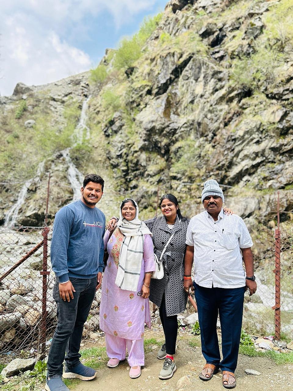 Terror Attack: ಬಳ್ಳಾರಿ ವಿವಿ ಸಿಂಡಿಕೇಟ್‌ ಸಮಿತಿ ಮಾಜಿ ಸದಸ್ಯರ ಕುಟುಂಬ ಪಾರು