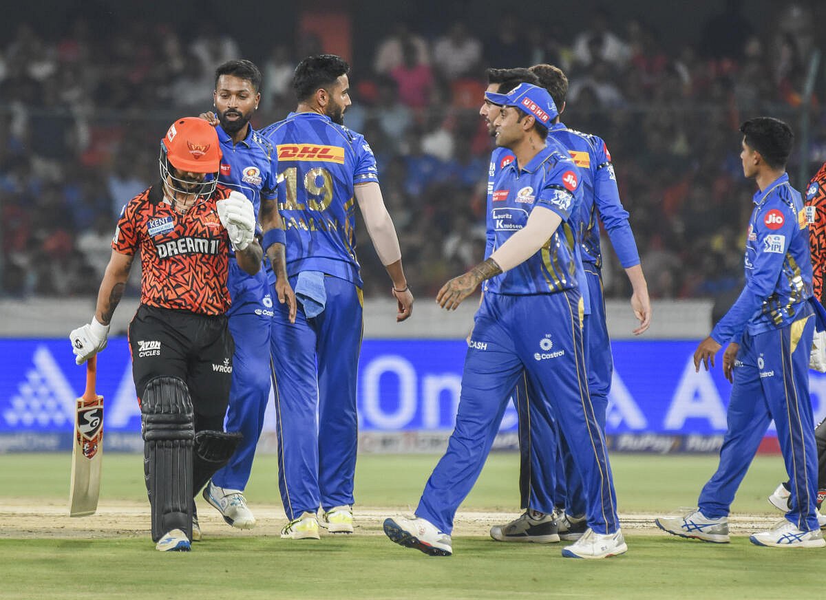 ಬೌಲರ್ ಕೇಳದಿದ್ದರೂ ಔಟ್ ಕೊಟ್ಟ ಅಂಪೈರ್; ಸಾಮಾಜಿಕ ಮಾಧ್ಯಮದಲ್ಲಿ ಫಿಕ್ಸಿಂಗ್ ಆರೋಪ