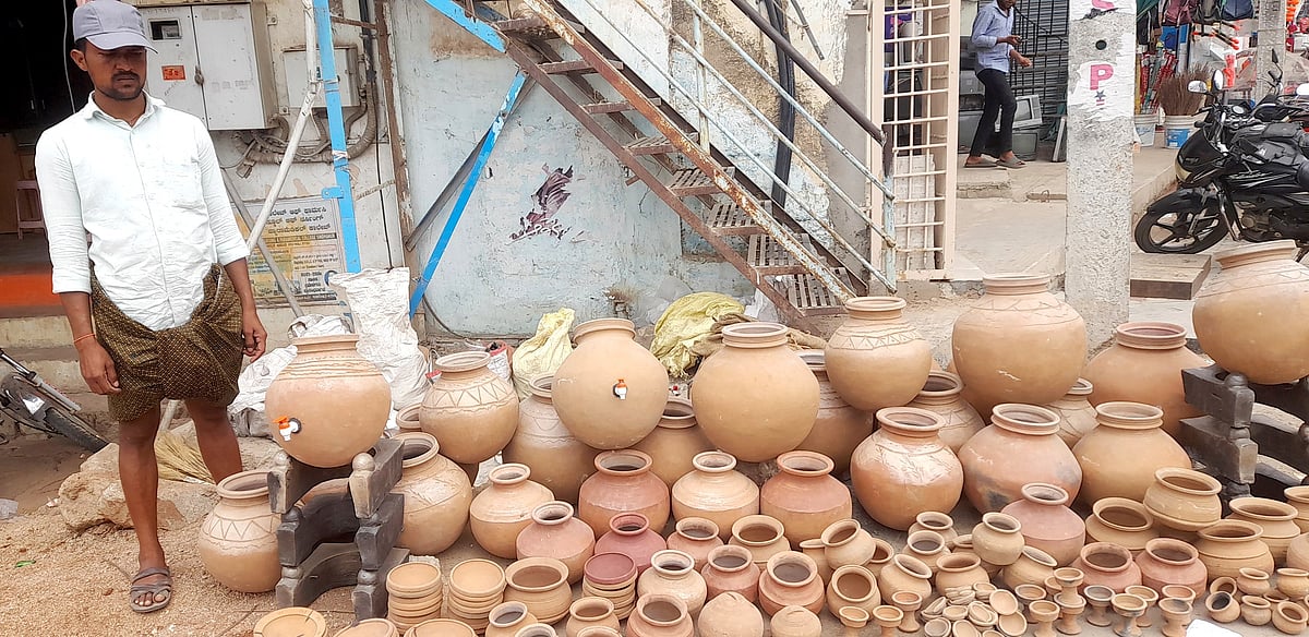 ಕಾರಟಗಿ: ಕುಂಬಾರಿಕೆಗೆ ಬೇಕಿದೆ ಸರ್ಕಾರದ ಉತ್ತೇಜನ