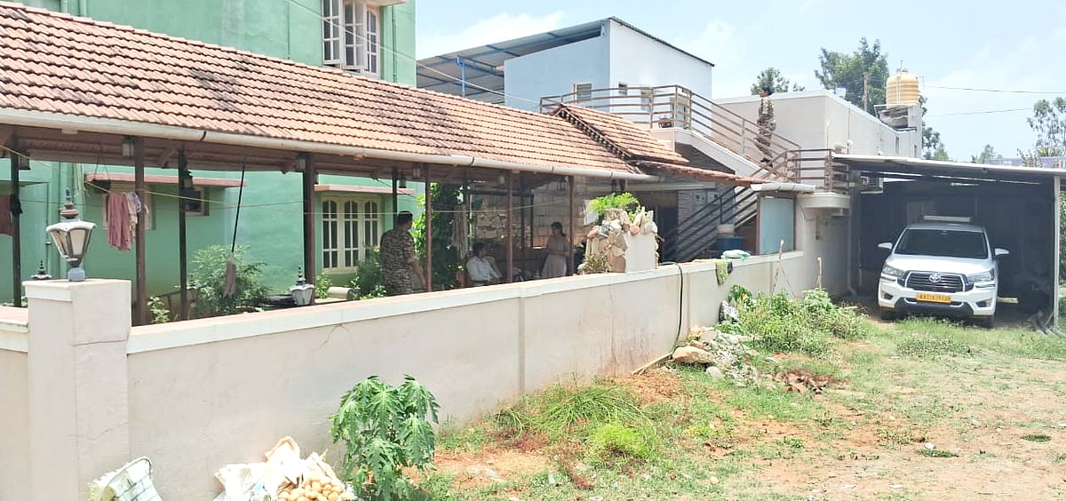 ₹9.82 ಕೋಟಿ ಚಿನ್ನಾಭರಣ ವಂಚನೆ: ಶಾಸಕ ವಿನಯ್‌ ಕುಲಕರ್ಣಿ ಮನೆಯಲ್ಲಿ ಇ.ಡಿ ತಪಾಸಣೆ