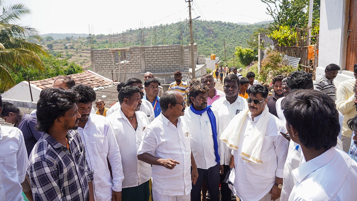 ಸಂಪುಟ ಸದಸ್ಯರು ದೇವಾಲಯಕ್ಕೆ, ಮಹದೇವಪ್ಪ ಕಾಲೊನಿಗಳಿಗೆ 