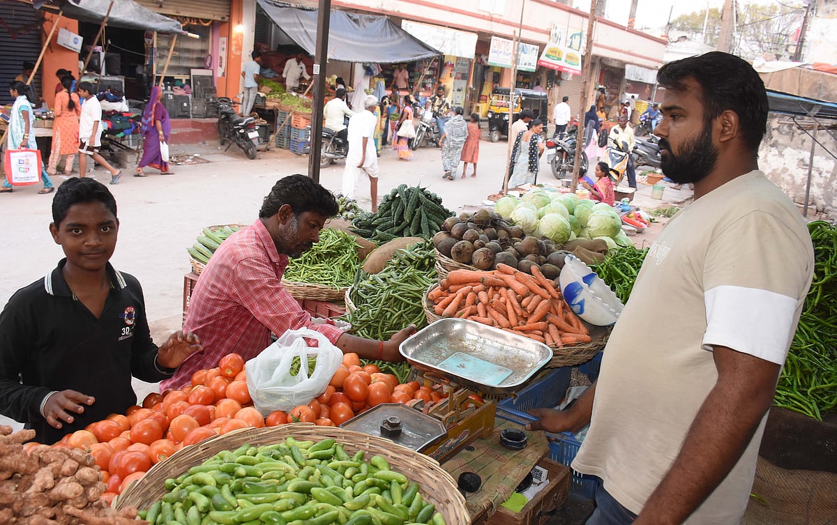 ಮಾರುಕಟ್ಟೆ ನೋಟ | ಯಾದಗಿರಿ: ಟೊಮೆಟೊ ₹ 20ಕ್ಕೆ ಮಾರಾಟ