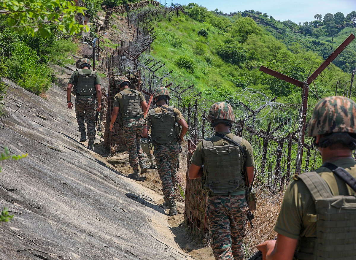  ಗಡಿ ನಿಯಂತ್ರಣ ರೇಖೆಯ ಉದ್ದಕ್ಕೂ ಪಾಕ್‌ನಿಂದ ಅಪ್ರಚೋದಿತ ಗುಂಡಿನ ದಾಳಿ