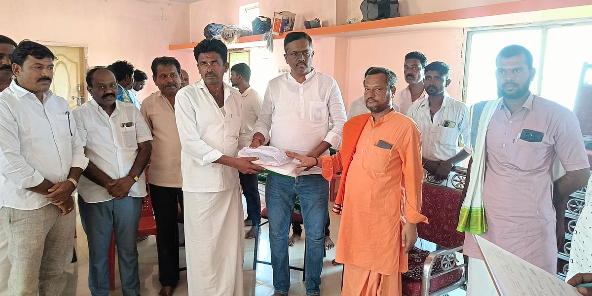 ಕವಿತಾಳ | ಸಾಮೂಹಿಕ ವಿವಾಹ: ವಧು–ವರರ ವಸ್ತ್ರ ವಿತರಣೆ