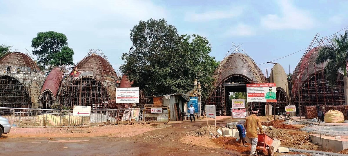 ಜೋಗದಲ್ಲಿ ಅತ್ಯಾಕರ್ಷಕವಾಗಿ ರೂಪುಗೊಳ್ಳುತ್ತಿರುವ ಪ್ರಾಧಿಕಾರದ ಮಹಾದ್ವಾರ