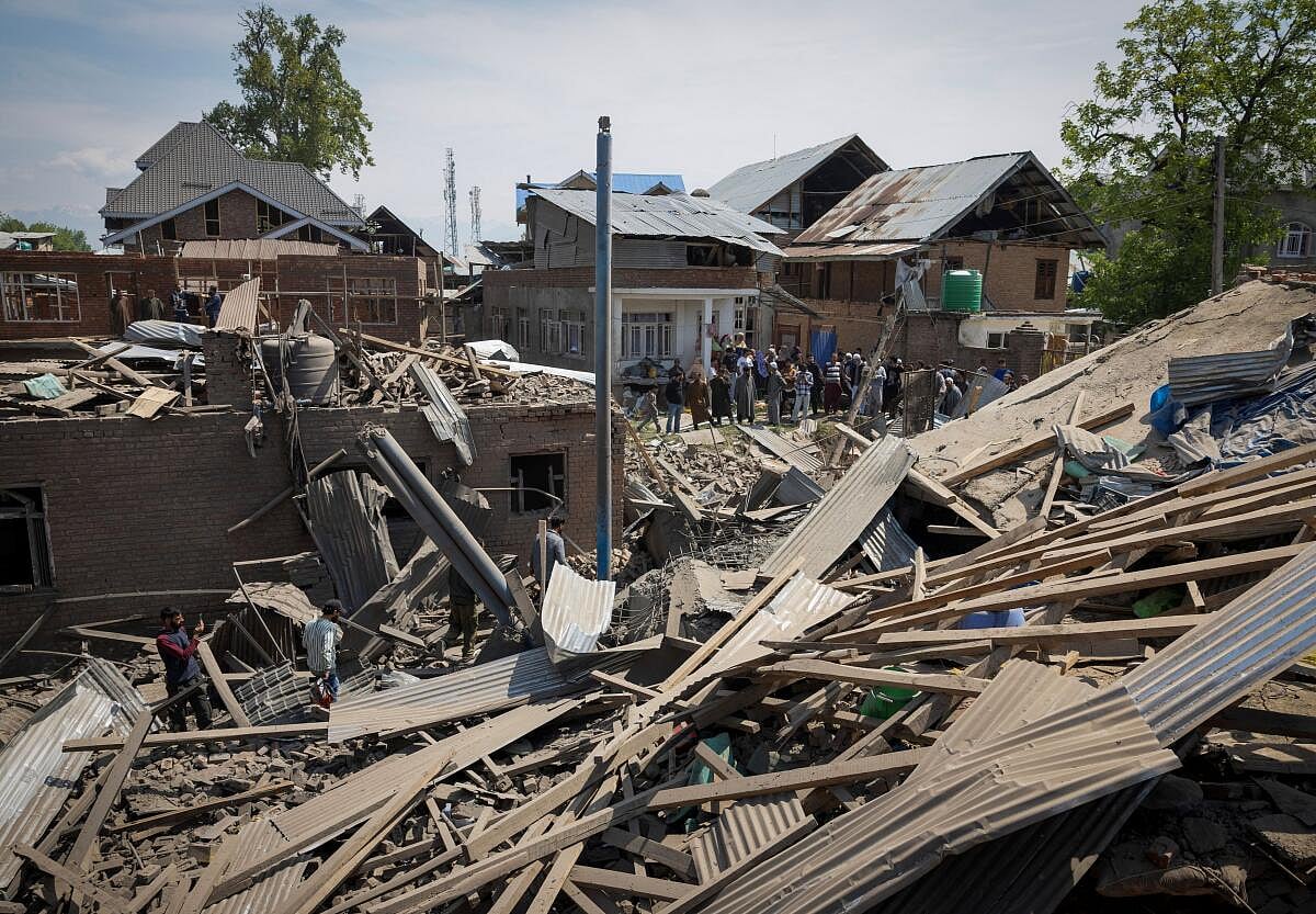 ಜಮ್ಮು ಮತ್ತು ಕಾಶ್ಮೀರ: ಮತ್ತೆ ಮೂವರು ಉಗ್ರರ ಮನೆಗಳು ಧ್ವಂಸ