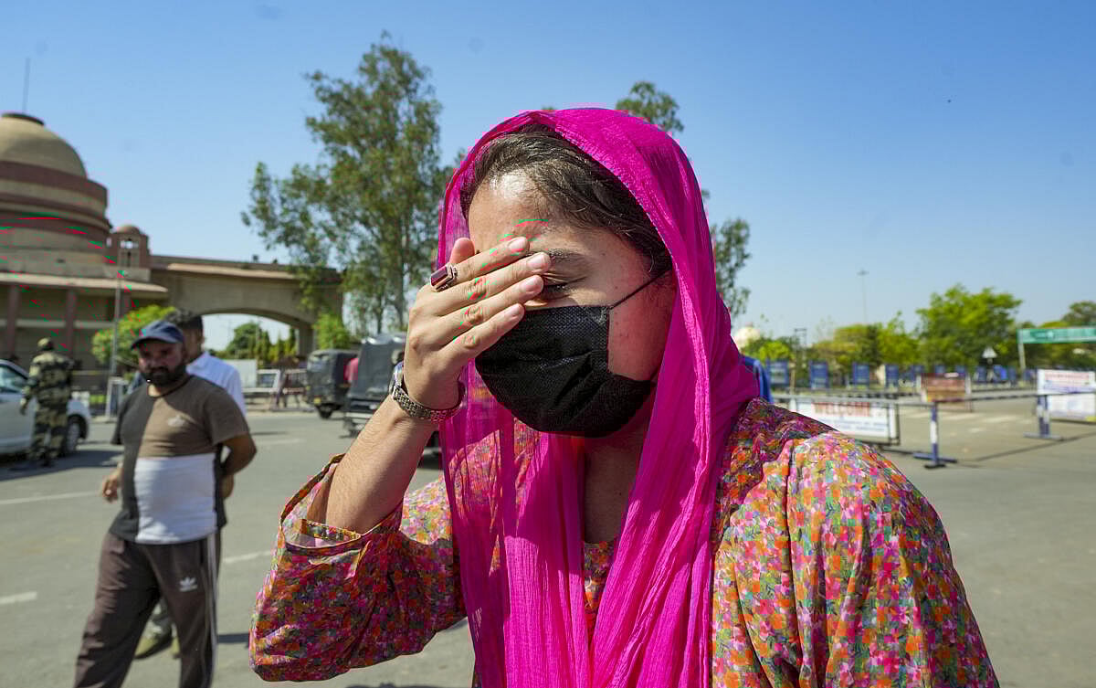 ಪಾಕ್‌ ಪ್ರಜೆಗಳು ಭಾರತ ಬಿಡಲು ಗಡುವು ಅಂತ್ಯ: ಅಟ್ಟಾರಿ ಗಡಿ ಬಳಿ ಉದ್ದದ ಸಾಲು