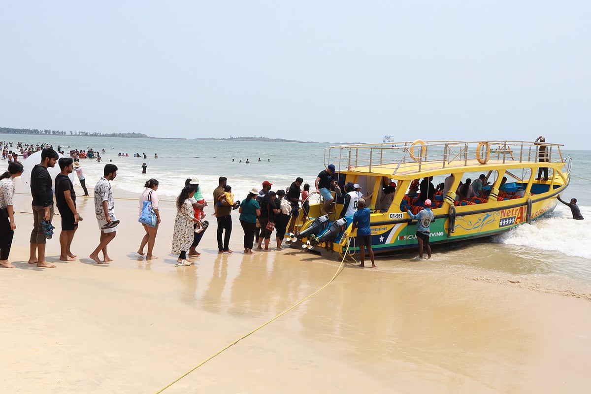 ರಜೆಯ ಮೋಜು| ಬೀಚ್‌ಗಳಿಗೆ ಪ್ರವಾಸಿಗರ ದಾಂಗುಡಿ: ಬೋಟಿಂಗ್‌, ಜಲ ಕ್ರೀಡೆಗಳು ಚುರುಕು