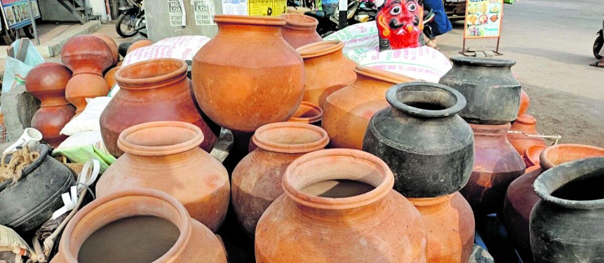 ವೇಮಗಲ್: ಮಡಿಕೆ ನೀರು... ವ್ಯಾಪಾರ ಜೋರು